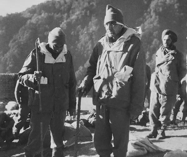 自古學渣文具好？為了能在冷兵器佔優，邊境印軍裝備了電擊三角叉