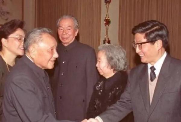 他18歲考入清華,53歲任上海市長,官至正國級,操勞太多69歲病逝 他18歲考入清華,53歲任上海市長,官至正國級,操勞太多69歲病逝