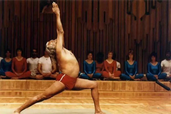 練瑜伽,戰疫情 練瑜伽,戰疫情