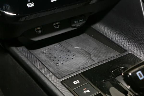 有顏有料，十萬級合資車型首選，到店體驗第七代伊蘭特