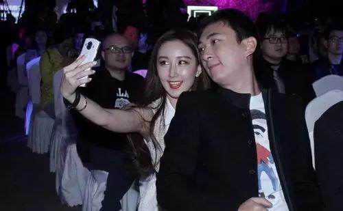 兩個聞喜籍億萬富豪，同樣的資不抵債，李兆會逃亡，趙恩龍跳樓