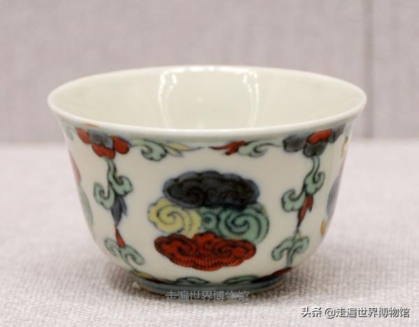 元青花拍了2億3,若以面積計價,這種瓷的拍價甩了元青花十條街 元青花拍了2億3,若以面積計價,這種瓷的拍價甩了元青花十條街