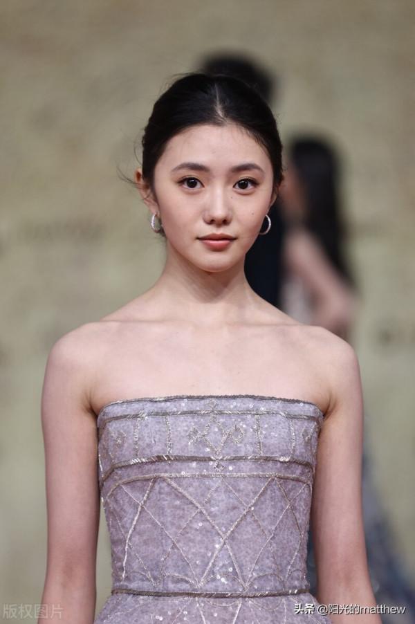 第34屆金雞獎閉幕紅毯:群星歡聚,林允粉色花苞裙真是仙女本人了 第34屆金雞獎閉幕紅毯:群星歡聚,林允粉色花苞裙真是仙女本人了