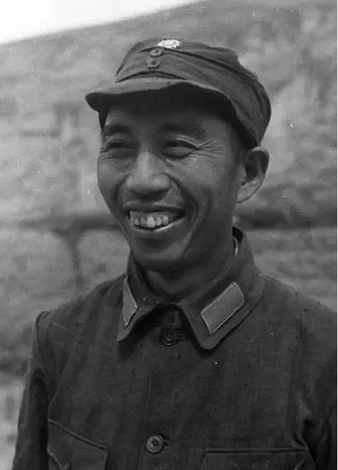 1981年，王震第七次回家鄉，笑眯眯地問工作人員：你看我兇惡不？