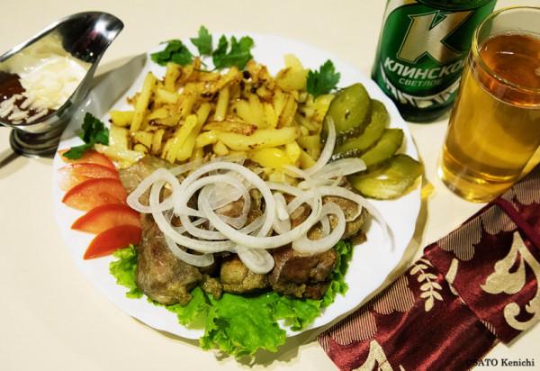 僅在西伯利亞大鐵路上享用一晚的食物和飲料,夜間臥鋪上的餐車 僅在西伯利亞大鐵路上享用一晚的食物和飲料,夜間臥鋪上的餐車