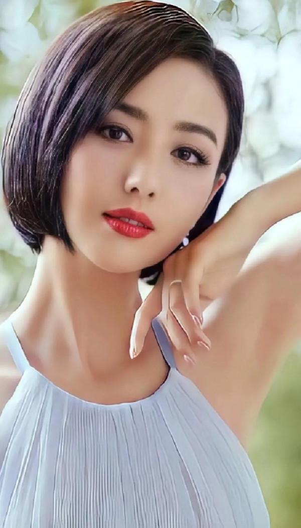 美麗動人的丫丫——佟麗婭