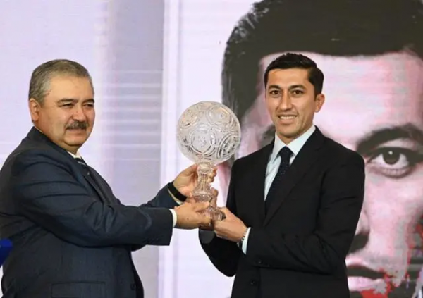 五年時間，三段歷程，成就一個讓人讚不絕口的艾哈邁多夫