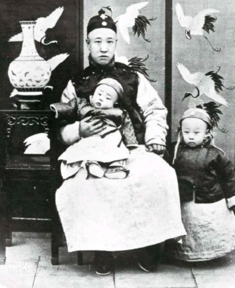 清朝格格流落街頭,章士釗把照片寄中央,希望照顧,毛主席:同意 清朝格格流落街頭,章士釗把照片寄中央,希望照顧,毛主席:同意