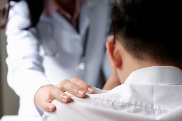 多少患者是被癌症“嚇死”的？專家支招：簡單4步，幫你改變心態