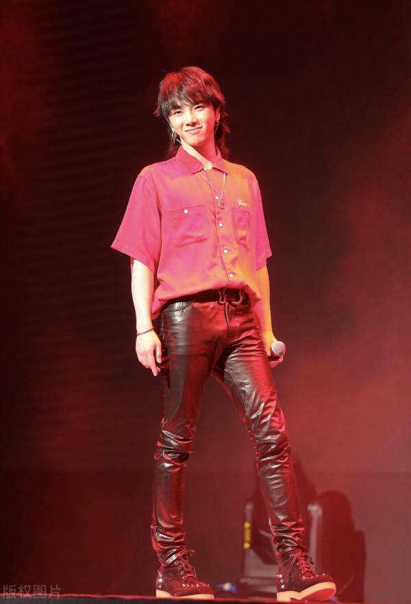 關曉彤流鼻血,華晨宇的一系列操作備受好評,粉絲紛紛點贊 關曉彤流鼻血,華晨宇的一系列操作備受好評,粉絲紛紛點贊