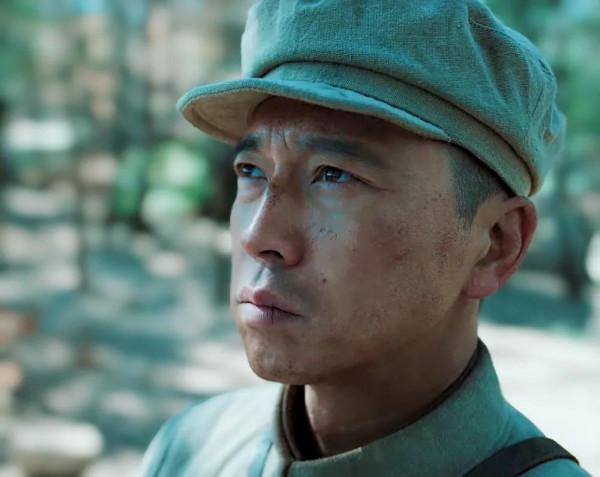 《功勳》這部高評分劇集的片場故事：屠呦呦指定周迅飾劇中自己？