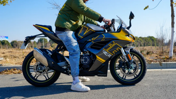 提速更快震動更低，國產250小跑車中頂級選手—無極250RR測評