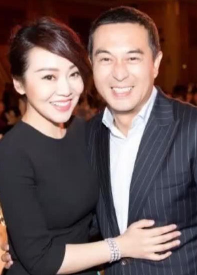 張嘉益閆妮一曲《社會主義好》唱響全運會開幕式，分分合合合則贏