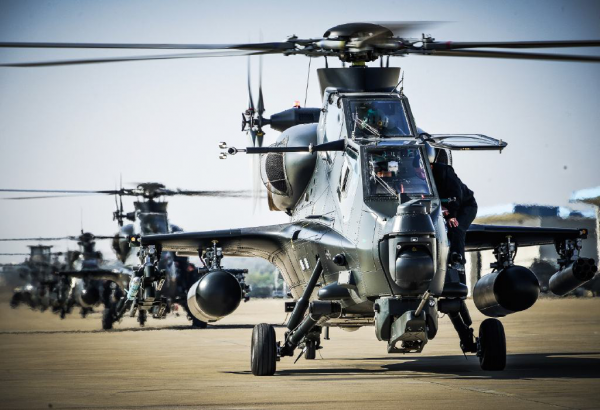 幾架武直就想嚇唬我軍？印度尬吹專打15式坦克，不把直10放眼裡？