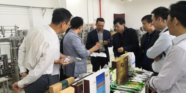 湖北男人，放棄30萬年薪、賣掉廣東兩套房，創業賣零食年售70億