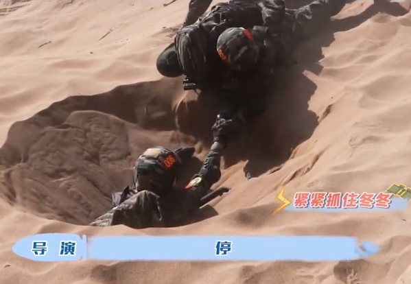 28歲女演員拍戲被流沙淹沒,急救後脫離危險,崩潰過後要求重拍 28歲女演員拍戲被流沙淹沒,急救後脫離危險,崩潰過後要求重拍
