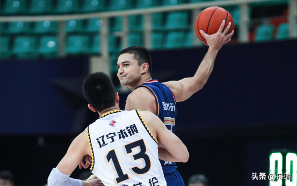 CBA第六輪綜述:阿聯復出廣東連勝,張帆得分稱霸,周鵬超越姚明 CBA第六輪綜述:阿聯復出廣東連勝,張帆得分稱霸,周鵬超越姚明