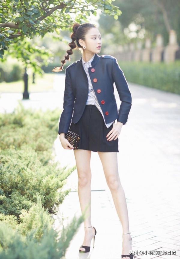 真正見過世面的女人，穿襯衫很少配西裝褲，看陳數就知道了