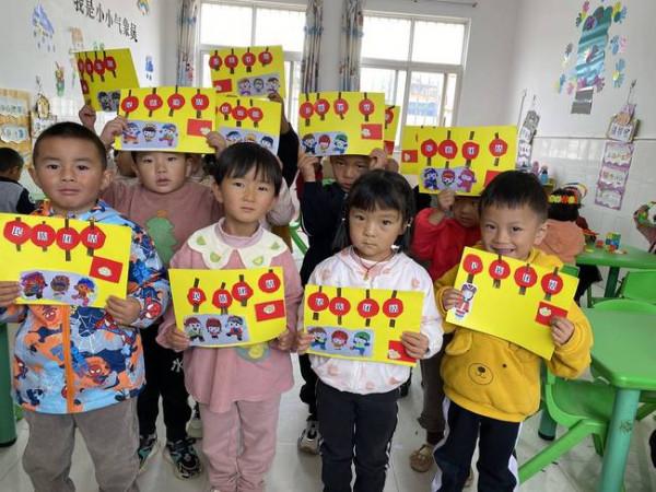 大橋幼兒園開展“民族團結 從我做起”系列教育活動 大橋幼兒園開展“民族團結 從我做起”系列教育活動