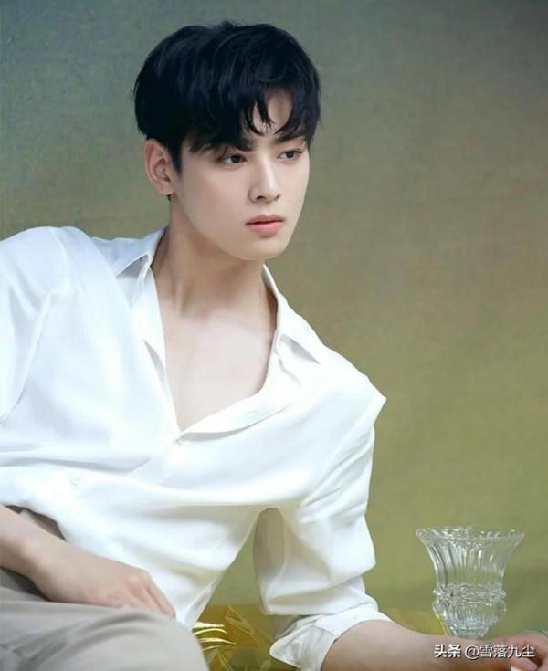 有一點點像許凱的小奶狗,白襯衣帥氣迷人 有一點點像許凱的小奶狗,白襯衣帥氣迷人