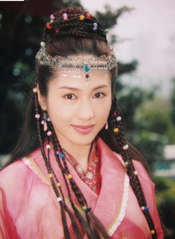 宣璐仿妝黎姿經典角色，被贊形神兼備，倚天走出多少經典造型？