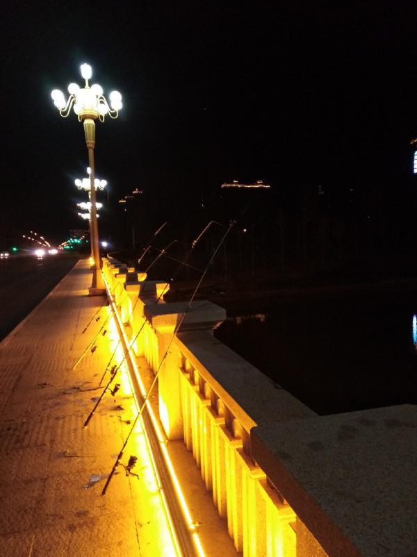 為了那碗魚湯麵,黑夜的冷又有何懼…… 為了那碗魚湯麵,黑夜的冷又有何懼……