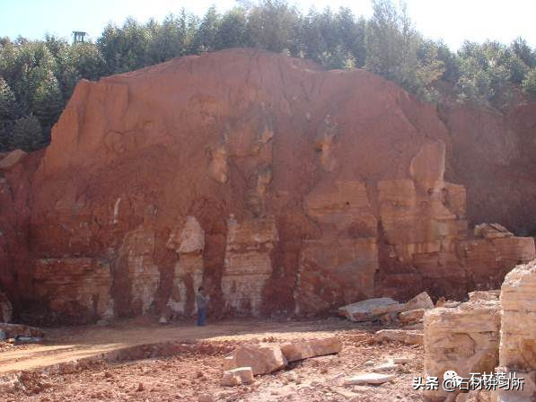 &OpenCurlyDoubleQuote;石頭寨&rdquo;裡看石頭