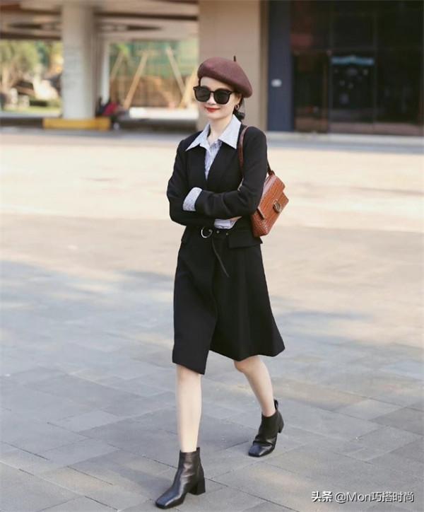 秋天別隻會穿馬丁靴，今年流行“裸靴”，配風衣連氣質都變高階了