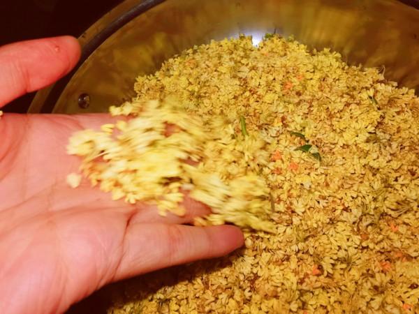 九月桂花香，趁著放假做點桂花醬，香甜誘人無新增，做一次吃半年