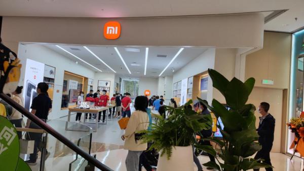 榮耀線下門店流量輸給小米，轉轉二手進入商超，價效比依然是賣點