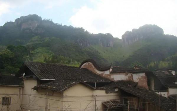 三山五嶽奇為首，千年人文石門山 訪福建周寧樓坪古村 記者 張桂守
