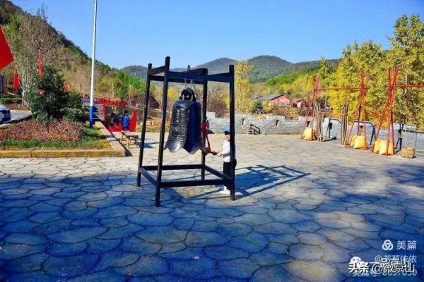 京山張菁拍攝組圖:紅色八字門 京山張菁拍攝組圖:紅色八字門