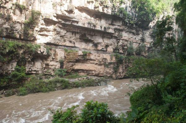 貴州不可多得的人間淨土,千泉歸壑,石奇瀑布更奇,遊客少消費低 貴州不可多得的人間淨土,千泉歸壑,石奇瀑布更奇,遊客少消費低
