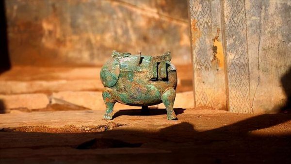 洛陽發現西漢時期的墓葬群，墓內出土文物很多，墓主身份至今成謎