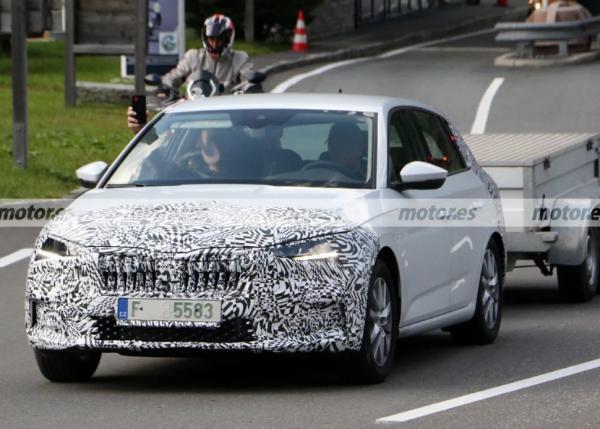 新款斯柯達Scala測試諜照曝光 細節略有變化/預計2023年初之前面世