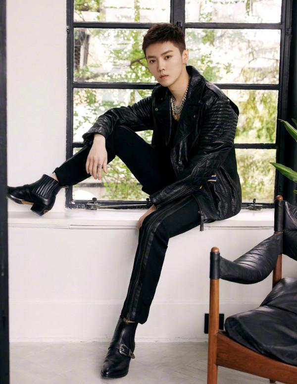 鹿晗開始走“硬漢風”了，短髮+皮衣時髦帥氣，配條大金鍊真搶鏡