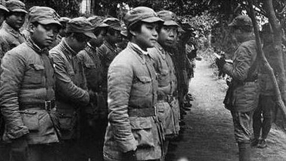 賀健：撒謊說去當鐵匠，當兵25年成司令，回家後被母親打了一巴掌