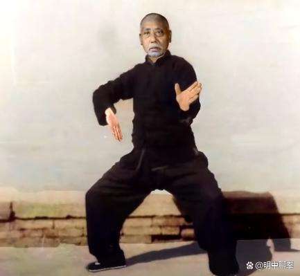 淺談太極拳的頭部姿勢要求，什麼是頂頭懸？如何做到虛領頂勁？