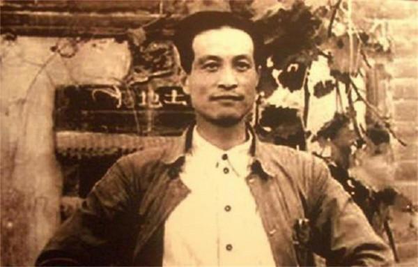 1930年紅軍繳獲電臺不會用，一國軍俘虜效力，25年後成開國中將