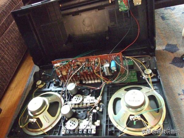 80年代無線電盒式錄音機行動式音響 80年代無線電盒式錄音機行動式音響