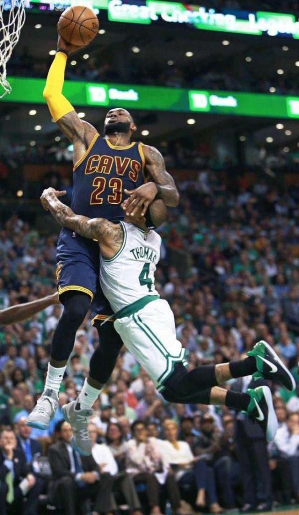 看完小托馬斯NBA選秀時的體測資料，校隊中鋒真能背打他嗎？