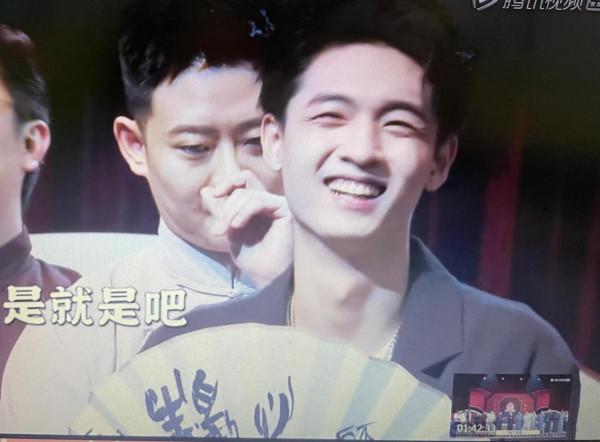 德雲鬥笑社第二季收官，師父郭德綱居然又開始畫扇面了