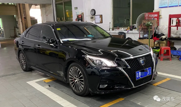 是什麼讓妹子上車後都說好？14代皇冠移植日規件融合雷克薩斯內飾