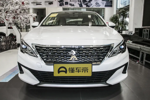 標緻408外觀耐看、底盤紮實，但是降價也賣不動