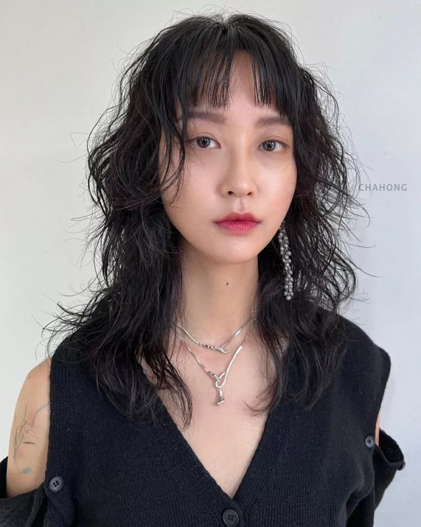 別再亂披頭髮了！這3款新年髮型才夠美夠撩人