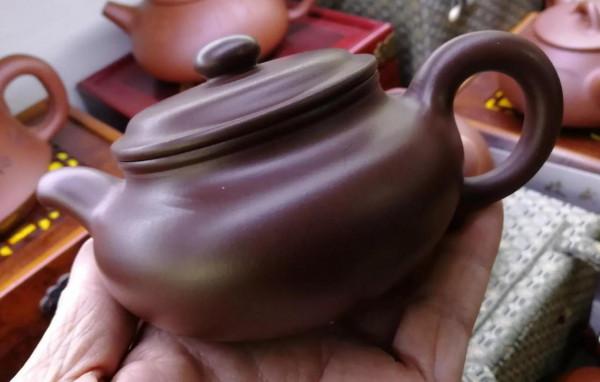 為何常聽到壺商或壺店說：“不要貪小便宜而買到化工壺。”