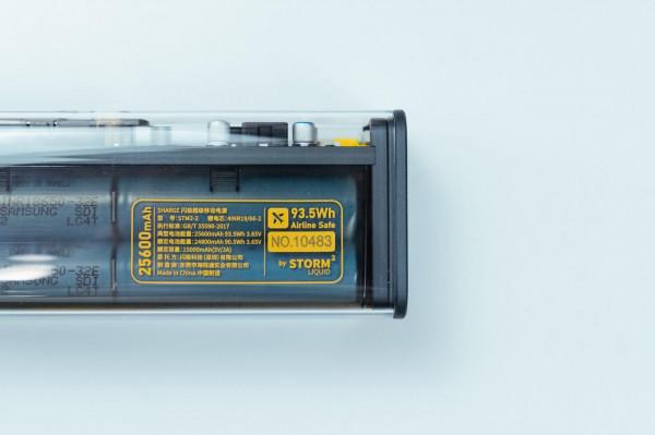 無法拒絕的賽博朋克工業美學：閃極100W超級移動電源 體驗分享