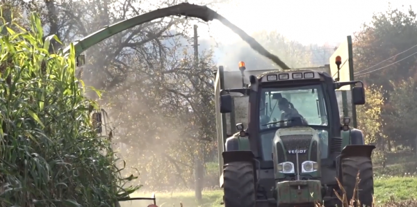 美國的農業實力有多強？會開拖拉機的女孩，真的是太酷了