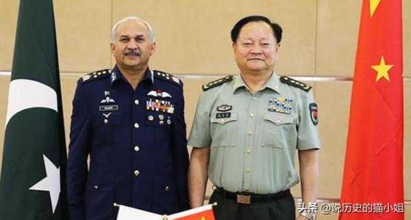 他是毛主席的保鏢，被授上將，兒子也優秀，是上將，還官至副國級