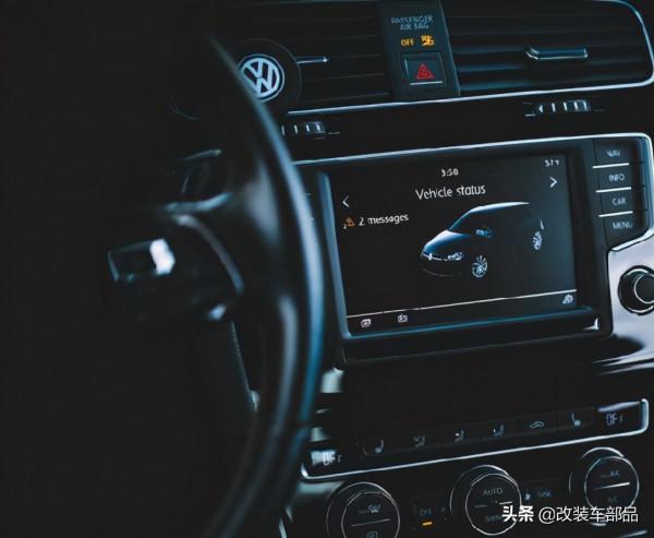 上得車展 下得賽道 外在優美 內在兇猛 七代高爾夫 R 上得車展 下得賽道 外在優美 內在兇猛 七代高爾夫 R